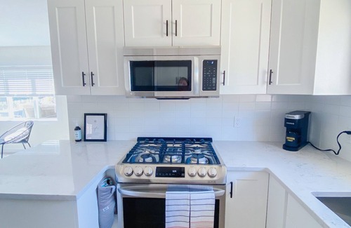 Gibsons Apartment | Upper Gibsons Stay · Quiet & Central 1 Bed Suite close to shops & nature trails