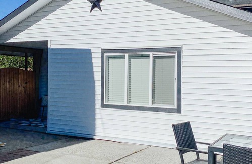 Gibsons Apartment | Upper Gibsons Stay · Quiet & Central 1 Bed Suite close to shops & nature trails