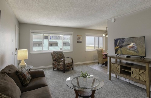 Downtown Condo | Upper Level Unit one Bedroom/One Bath