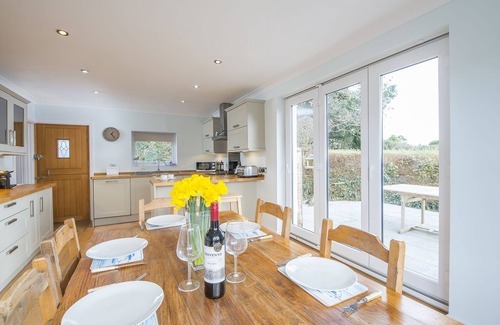Amroth Cottage | Upper Mead, Holiday Cottage Amroth, Sleeps 6, 3 bedrooms, bathrooms