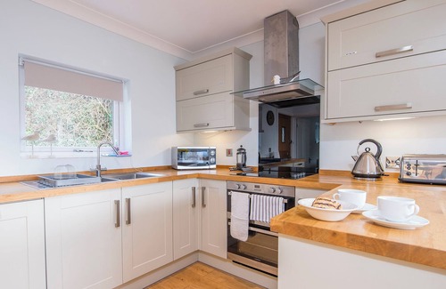 Amroth Cottage | Upper Mead, Holiday Cottage Amroth, Sleeps 6, 3 bedrooms, bathrooms
