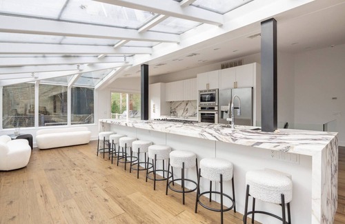 East Hampton House | Upper Northwest Spacious Home - 10 minute Walk to the Beach!