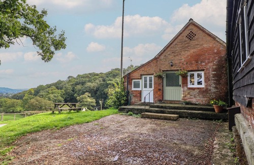 Kingswood House | UPPER PANDY FARM, pet friendly, with a garden in Welshpool