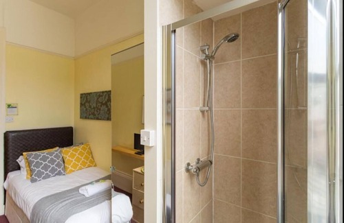 Kemptown Hotel | Upper Rock 5 - single room with shared bathroom