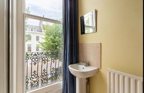 Kemptown Hotel | Upper Rock 5 - single room with shared bathroom