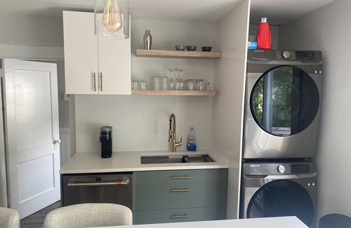 South End Apartment | Upper TwoBedroom Close to Everything/Schools/Restaurants