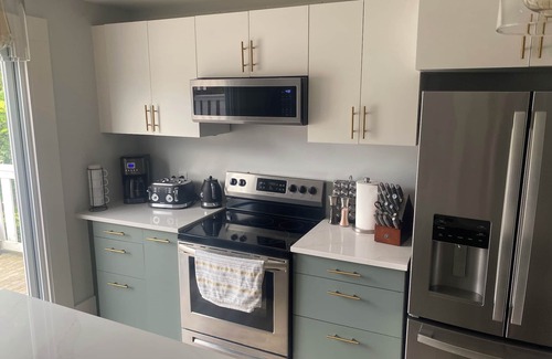 South End Apartment | Upper TwoBedroom Close to Everything/Schools/Restaurants