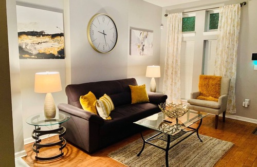 Downtown Baltimore House | Upscale 2BD/1.5BA townhome mins to JHH & downtown