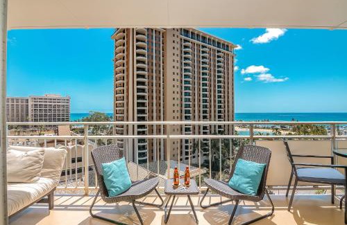 Waikiki Apartment | Upscale 2BR & 2BA Ocean View in Waikiki with Parking!