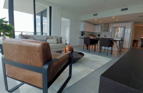 Downtown Miami Condo | Upscale 2BR High-Rise Gorgeous Views Prime Miami Location