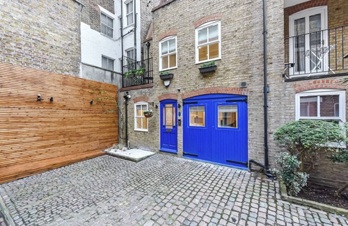 Abbey Road House | Upscale 3-BR Haven in High-end and Trendy Location