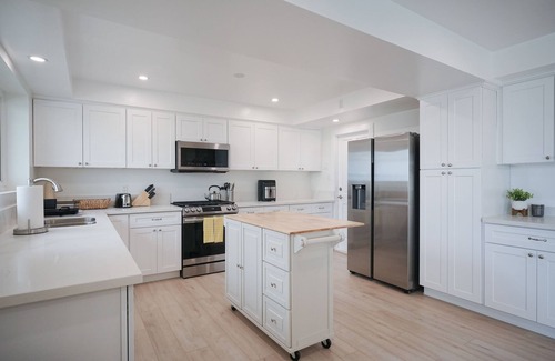 Greenbriar House | Upscale 3BDR House/w Stunning Views & Pool House