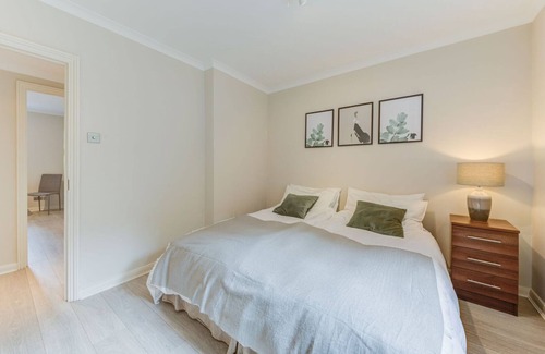 Holland Park Apartment | Upscale 3Bedroom Apartment in Holland Park with Private Parking