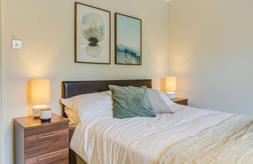Holland Park Apartment | Upscale 3Bedroom Apartment in Holland Park with Private Parking