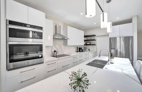 Poinsettia Heights House | Upscale 4 BDRM Retreat ~ Mins to Las Olas & Beach