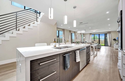 Poinsettia Heights House | Upscale 4 BDRM Retreat ~ Mins to Las Olas & Beach