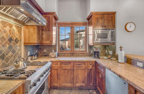 Pronghorn House | Upscale 4 BR Townhouse @ Juniper Preserve Resort