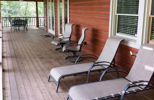 Morganton House | Upscale And Roomy Mountain Retreat