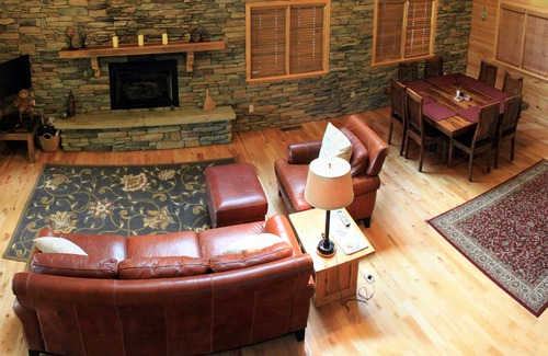 Morganton House | Upscale And Roomy Mountain Retreat