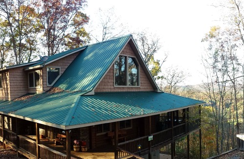 Morganton House | Upscale And Roomy Mountain Retreat