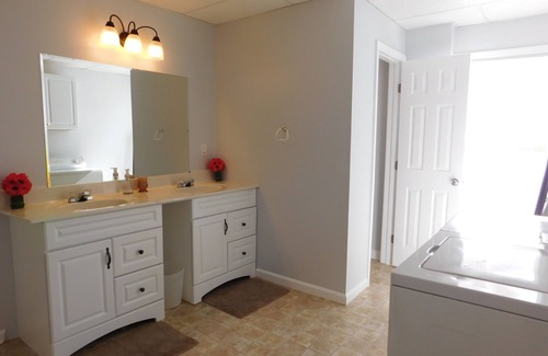 Woodland Brooke House | Upscale area. Close to Braves & Mercedes-Benz Stadium.