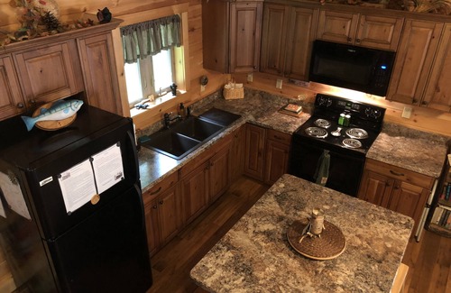 Dalton Cabin | Upscale Cabin in the Woods, LETCHWORTH, Stony Brook Parks, Finger Lakes Wineries