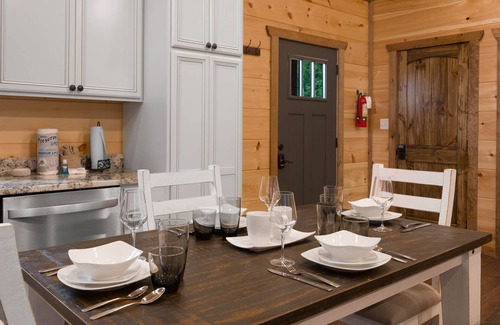 Gatlinburg Cabin | Upscale cabin w/Mountain Views & fireworks viewing from Hot Tub, Free Passes