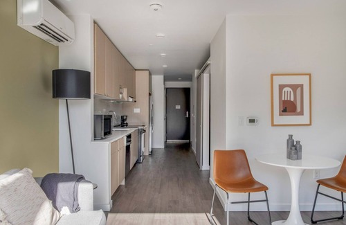 Judkins Park Apartment | Upscale Central District 1BR w/Gym & Pets, nr Dining, by Blueground