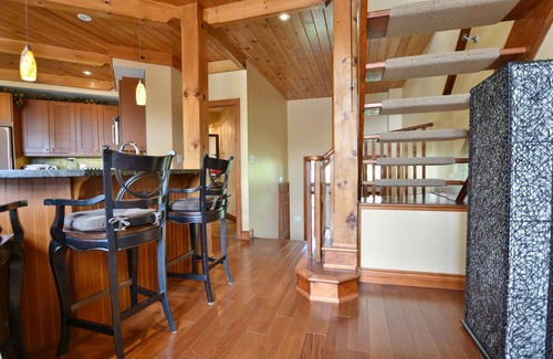 Craigleith Ski Chalet | Upscale chalet with private hot tub . Five minutes to blue mountain village .