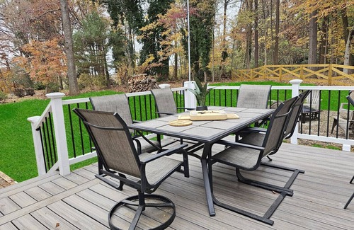 Newell House | Upscale Classy Cozy Fun 6King