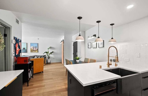 Downtown San Diego Condo | Upscale Condo in Little Italy