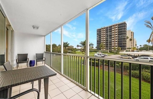 Vanderbilt Beach Condo | Upscale condo steps from gorgeous Vanderbilt beach