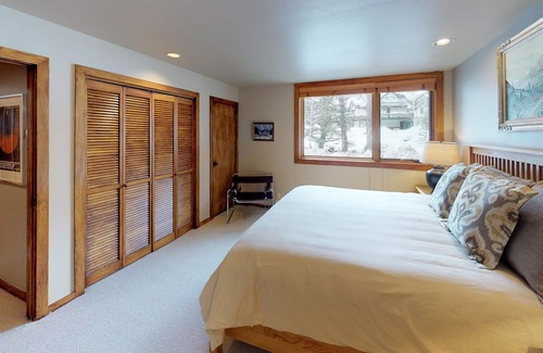 Vail Condo | Upscale Condo with Creek Views & Grand Hyatt Access