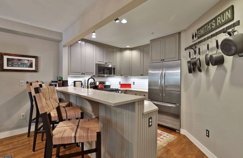 Ludlow House | Upscale condo with modern touches, ski home for lunch