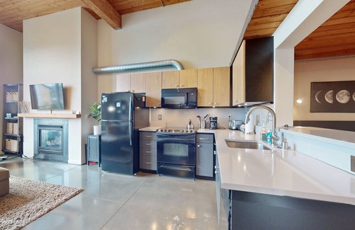 Miller Park Condo | Upscale condo with reserved parking, balcony, & sleek kitchen - walk to parks