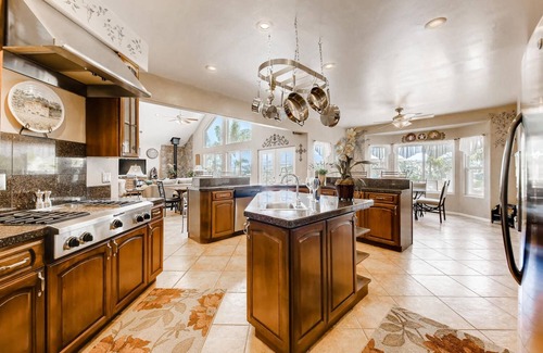 Valley Center House | UPSCALE COUNTRY POOL HOME WITH PRIVATE EXPANSIVE VIEWS