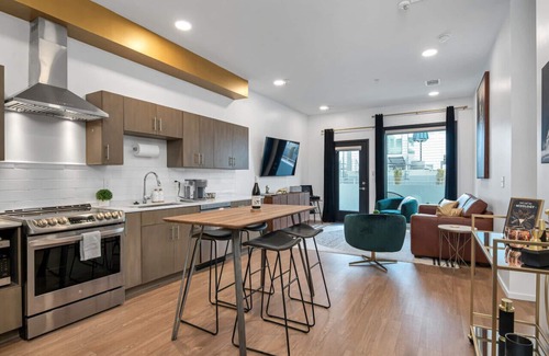 Edgehill Condo | UPSCALE Cozy Nashville Condo★ POOL, PATIO, PARKING