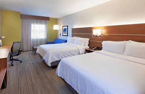 Lenexa House | Upscale & Cozy Suite! WiFi & Breakfast Included