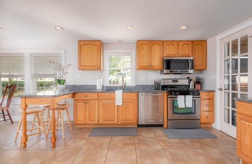 Birch Hill House | Upscale, Dog friendly, Perfect for Families, Games, Hot tub