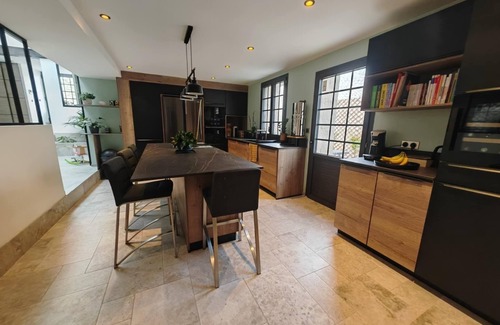 Saint Sever House | Upscale family villa