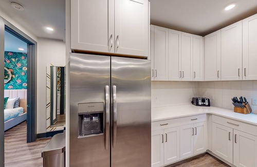 Rolling Mill Hill Condo | Upscale, funky, located downtown Nashville 3 bedroom condo