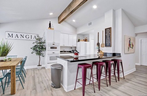 San Antonio House | Upscale Gem 5BR, 3B close to many attractions