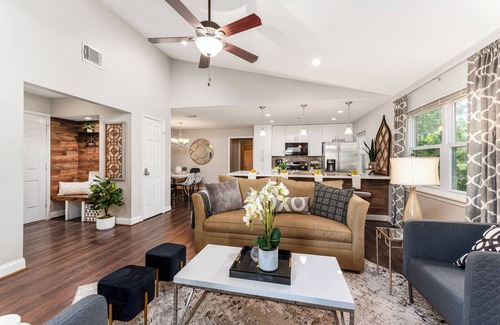 Barker House | Upscale Haven - Great Southwest Equestrian Center