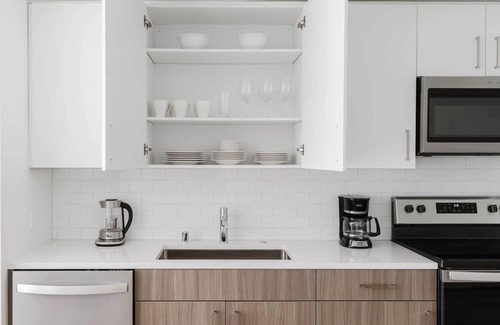 Hayward Apartment | Upscale Hayward 1BR w/Heated Pool & On-Site Restaurants, by Blueground
