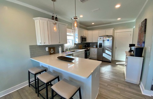 Morgantown House | Upscale Home - Pools & Tennis