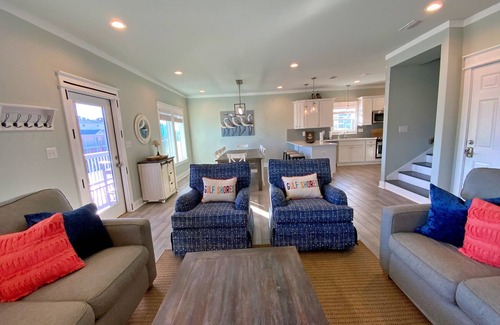 Morgantown House | Upscale Home - Pools & Tennis