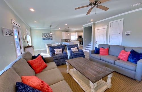 Morgantown House | Upscale Home - Pools & Tennis