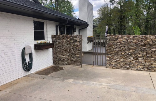 Gainesville Villa | Upscale Home with Level Walk To Bay, Stunning Views and Drought-Proof Deep Water