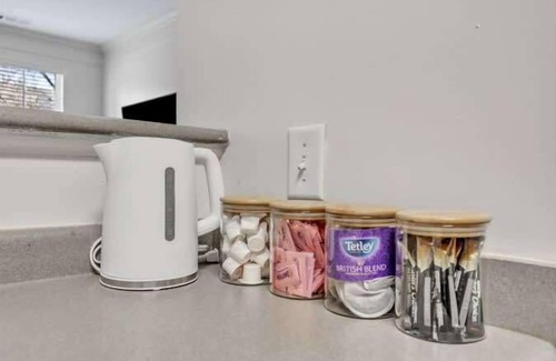 Southwest Raleigh Apartment | Upscale King 1BR Suite Mins to Downtown Raleigh!