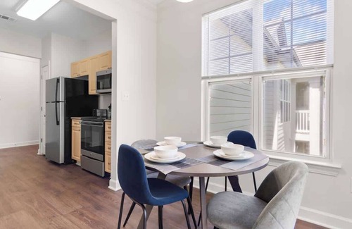 Cary Apartment | Upscale King 2BR Suite Mins to Downtown Raleigh!